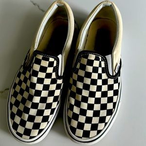 VANS Black & White Checkers shoes. Unisex
